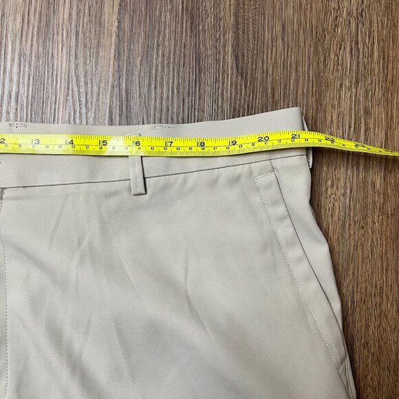 Peter Millar Wicking Performance Golf Shorts 9" Inseam Mens Beige Chino Size 42 - Picture 4 of 7